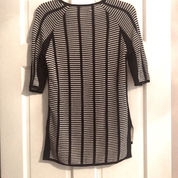 BCBG top - Picture 2 of 4